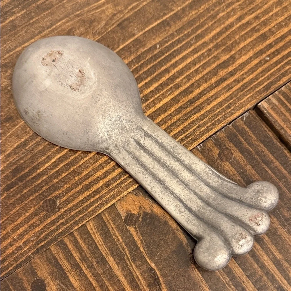 Elegant Silver Pewter Spoonrest